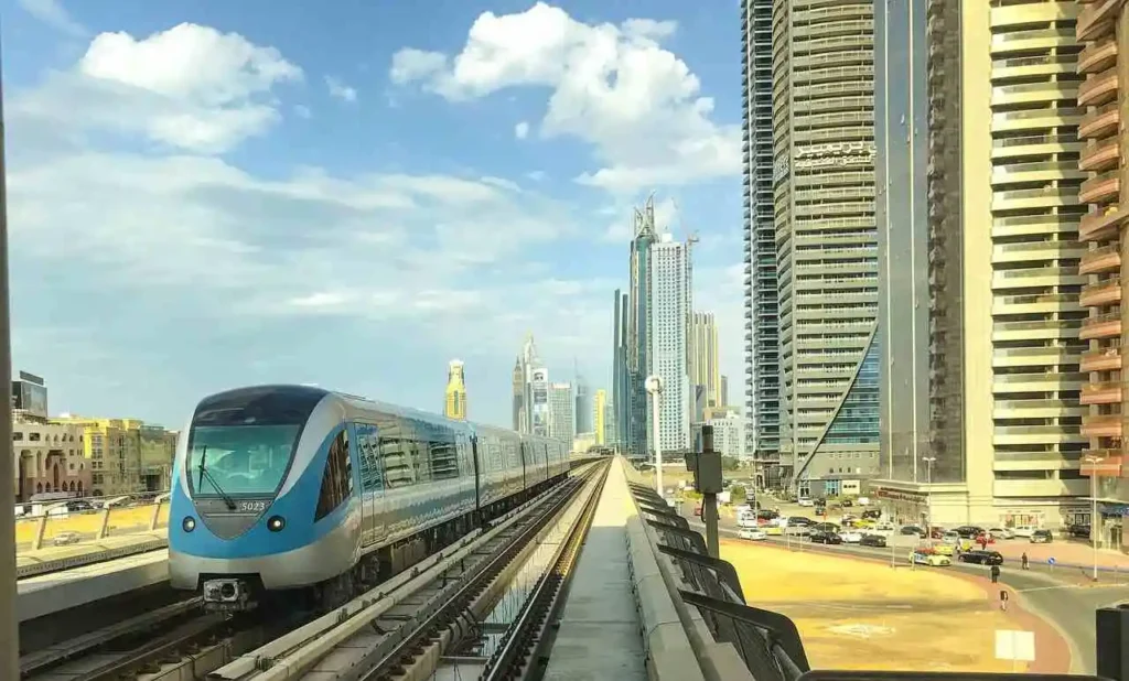 Prendre le métro en famille à Dubaï