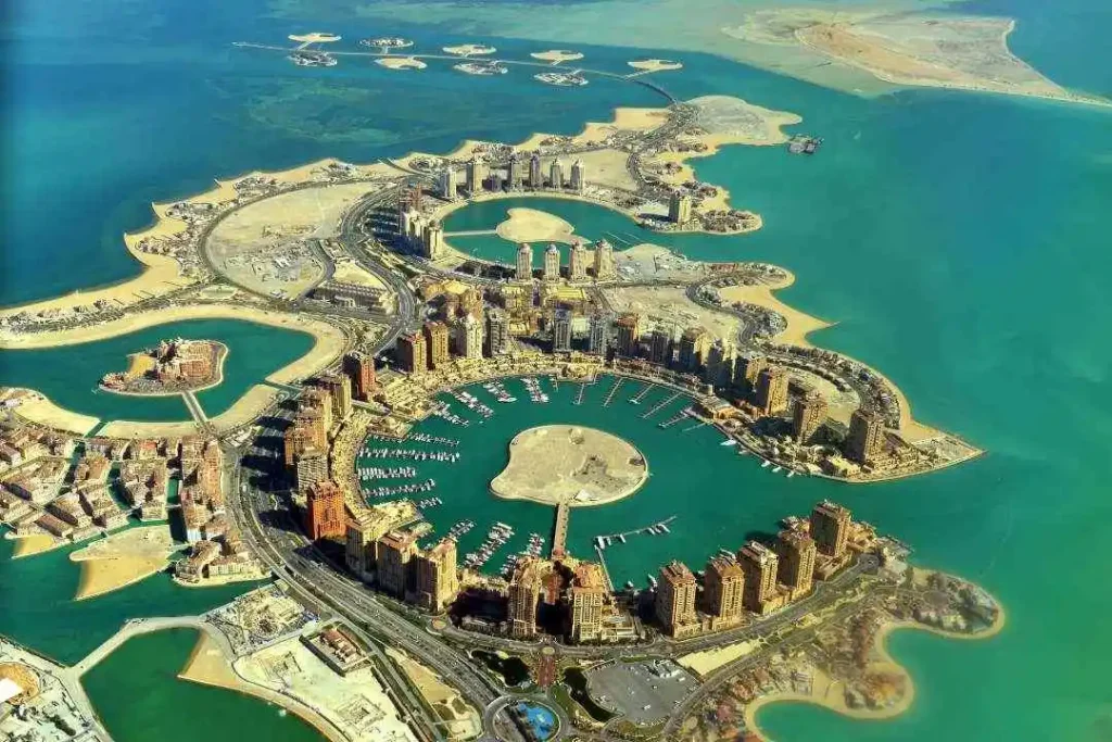 The Pearl à Doha. Une île artificielle comparable au Palm Jumeirah de Dubaï