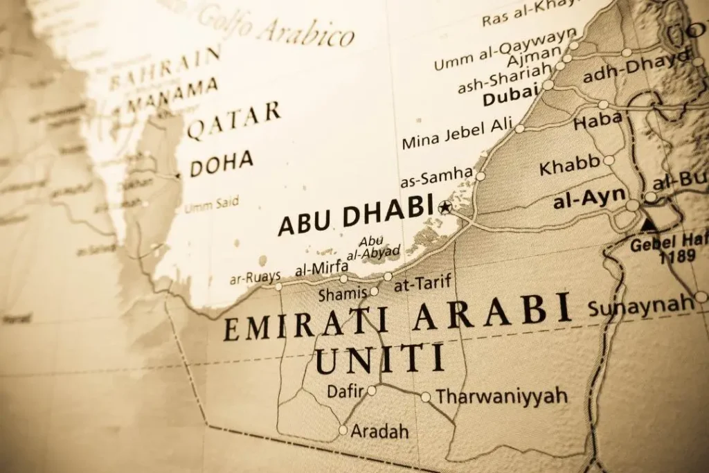 Carte des Émirats arabes unis. Dubaï et Abu Dhabi sont à seulement 140 km l'une de l'autre