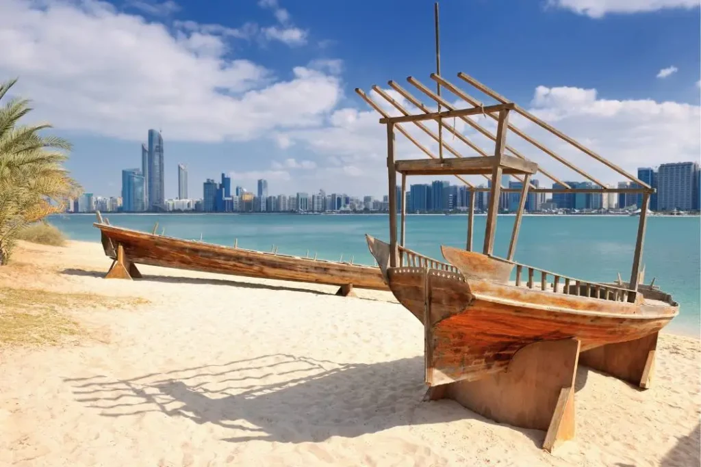 plage et mer turquoise du golfe Persique à Abu Dhabi