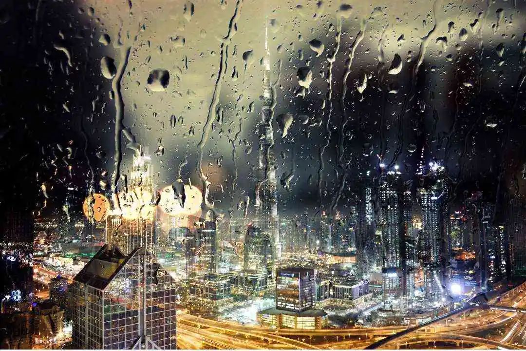 Quelques pluies rares mais parfois impressionnantes à Dubaï