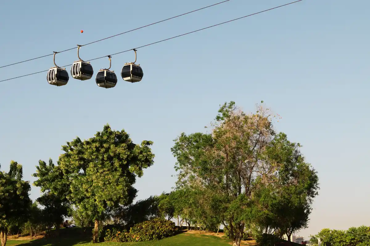 quatre téléphériques au dubai creek park