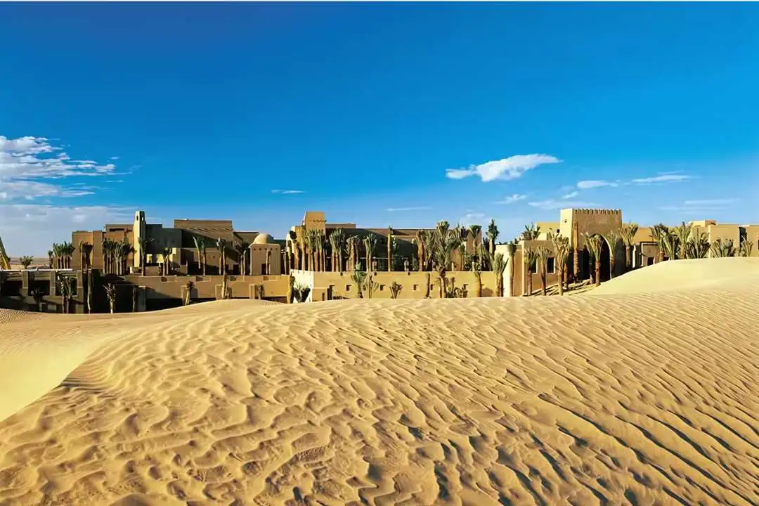 village dans le désert à Dubaï