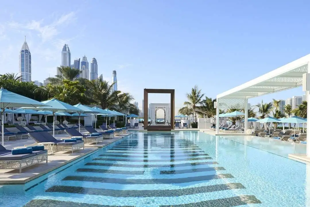 Drift Beach Club à Dubai - piscine luxueuse instagrammable